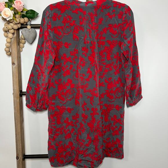 Fossil Red Gray 3/4 Sleeve V Neck Silk Blouse Size Medium - Picture 4 of 9